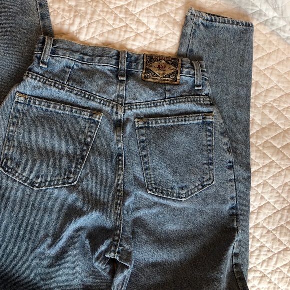 Vintage High Waisted Jeans 🌼 - Picture 2 of 4